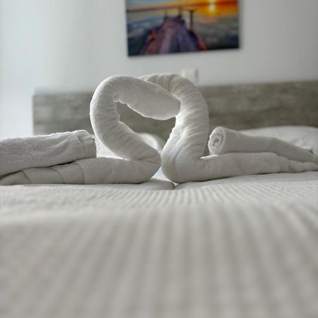 Luca Apts Napa アヤナパ エクステリア 写真