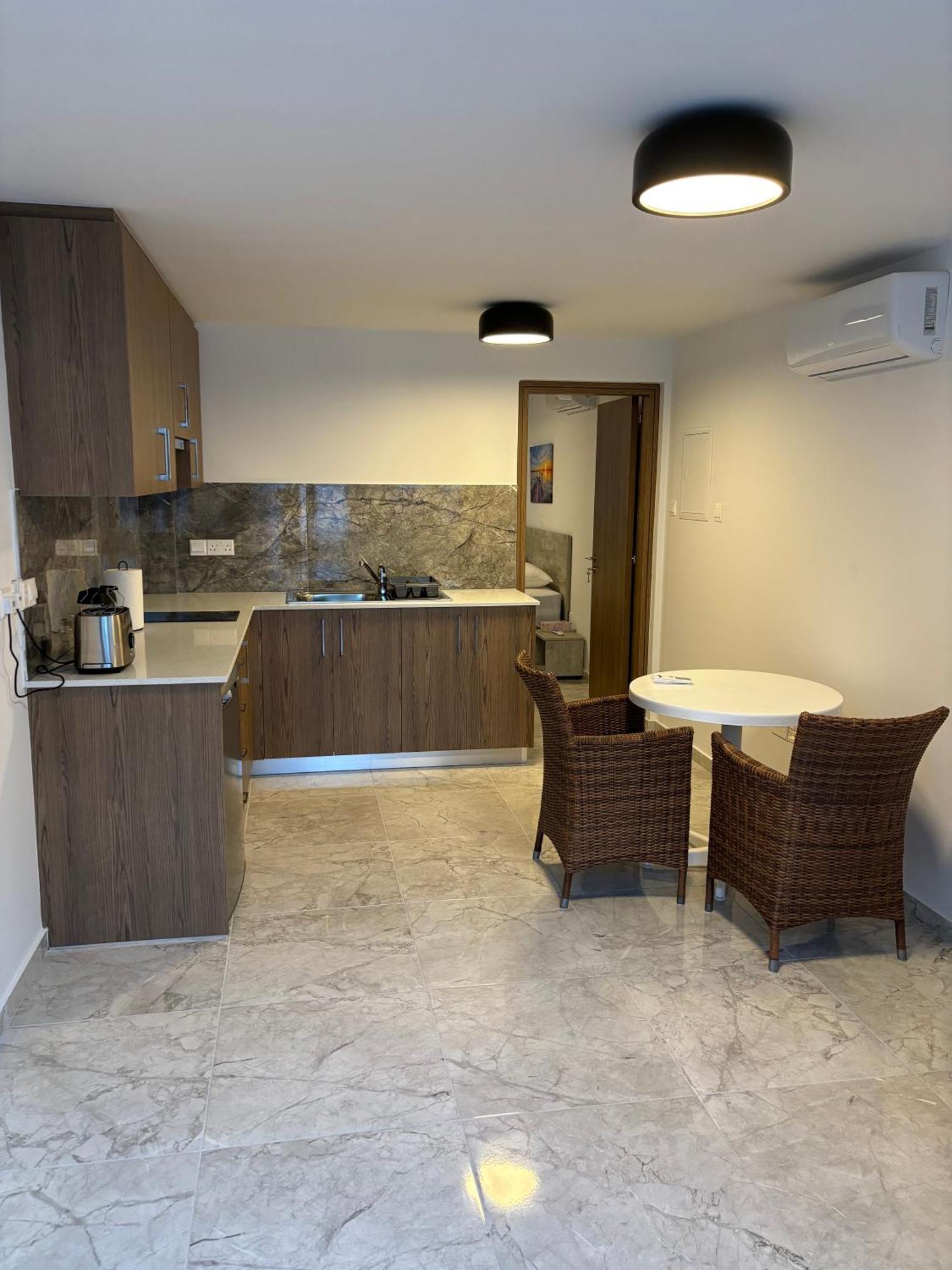 Luca Apts Napa アヤナパ エクステリア 写真