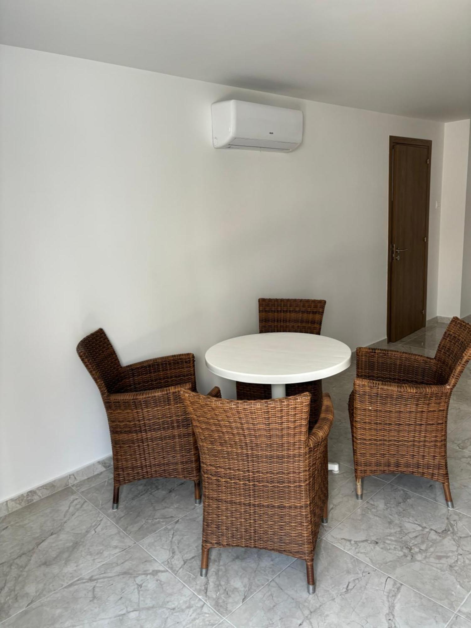 Luca Apts Napa アヤナパ エクステリア 写真